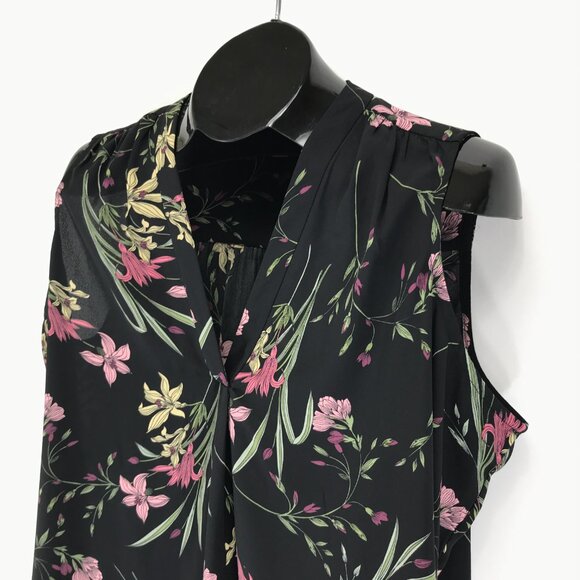 Vince Camuto Sleeveless V-Neck Rumple Blouse Women's Plus Size 1X Black Floral - Picture 3 of 9
